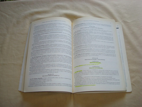 Código Procesal Civil Y Comercial. Ediciones Del País. 2005 (Usado)