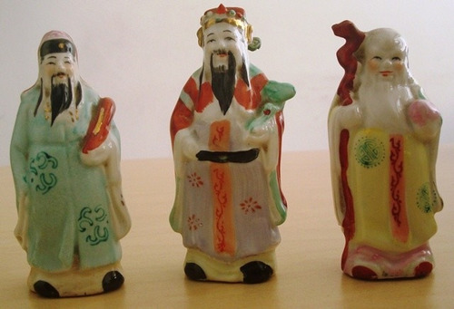 A3284 Conjunto De Estatuetas Chinesas Em Louça, Medindo 9 Cm