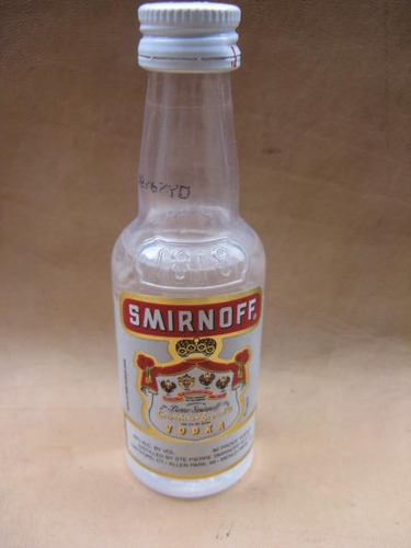 Retro Virales: Botellita Licor Vodka Smirnoff  Bl Bza Lc13br