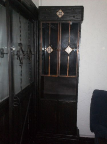 Mueble Con Bodega, Puertas De Vidrio, Reja Con Mayolica