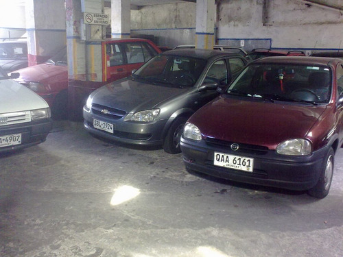 Estacionamiento Lavadero En Pocitos. Local Con O Sin Renta.