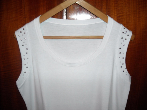 Remera Blanca Con Tachas