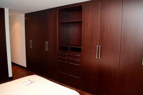 Venta De Apartamento En Pocitos, 3 Dormitorios, Y Servicio.