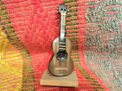 Miniatura Guitarra Criolla Madera Tallada Artesania