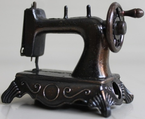 Imagen 1 de 7 de Sacapuntas Antiguo Años 70 Modelo Maquina De Coser Vintage