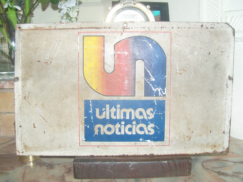 Cartel Chapa Antiguo Ultimas Noticias No Esmaltado