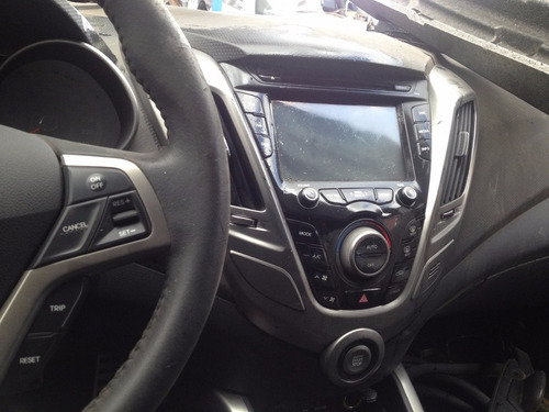 Imagem 2 de 5 de Sucata Veloster Para Desmonte De Peças