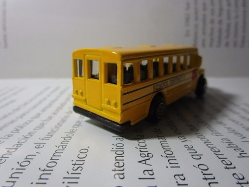 Bus Escolar Escala Miniatura Metalico Coleccion Maisto