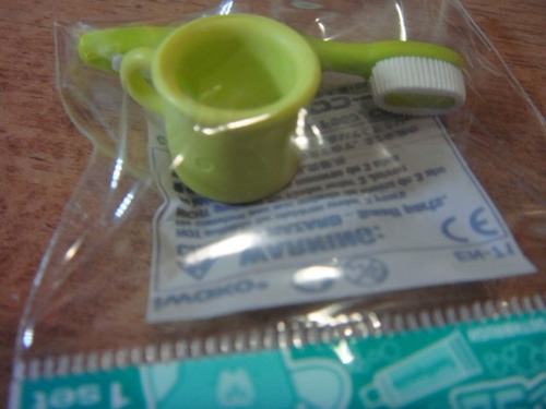 Kit Com 3 Borrachas (caneca, Escova E Pasta De Dentes) Verde