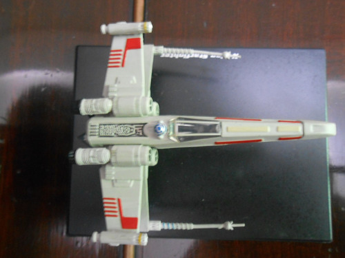 Avião Star Wars X-wing Starfighter