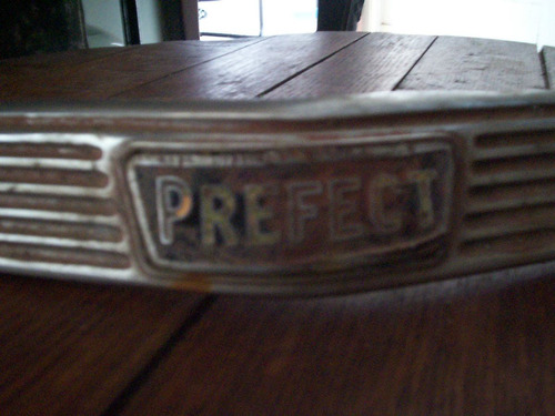 Insignea Ford Prefec De Espolon Careta