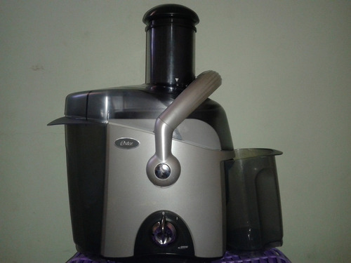 Extractor De Jugos Moderno Oster De 600 Watts Original