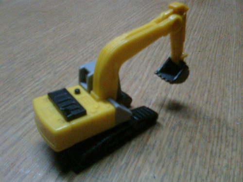 Kinder Sorpresa - Huevo Mediano - Escavadora - New Holland (Usado)
