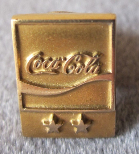 Coca Cola 2 Año De Servicio Pin/insignia 10 Kts Enchapado