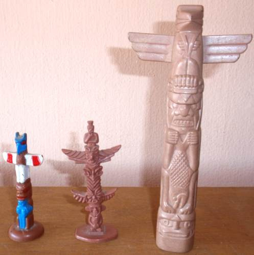 Conjunto De 3 Totems Indios Material Plastico Artesania