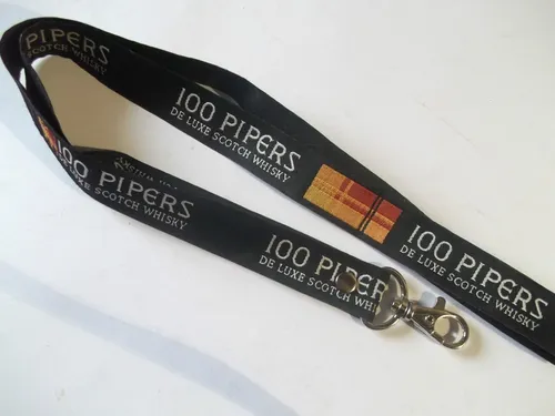 comprar Llavero De Whisky 100 Pipers De Colgar Imperdible.\u002F\u002F\u002F\u002F\u002F\u002F\u002F\u002F\u002F\u002F