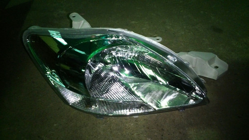 Faro Toyota Yaris 2009-2010 Derecho Generico