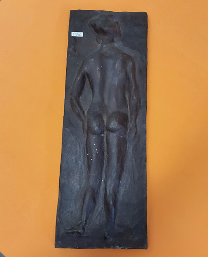 Escultura Tipo Grabado Mujer Desnuda Cerámica.