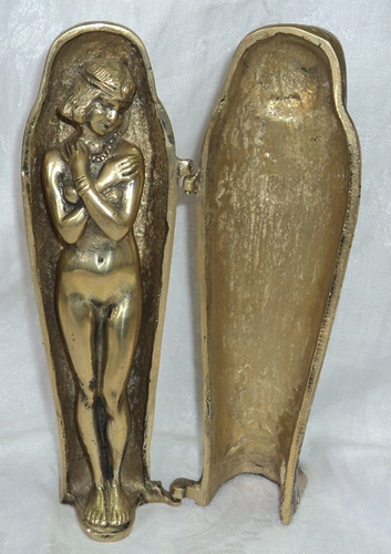 Figura De Bronce De Mujer Desnuda En Sarcofago Egipcio B200