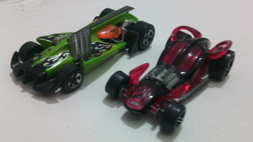 Lote X 2 Hot Weels Candy 2001 Y Vulture Roadster 2000 .1/64