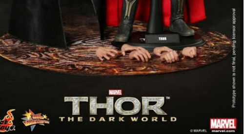 Hot Toys Thor Cardboard Asgardian Emblem 1/6 The Dark World