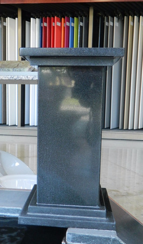 Imagen 1 de 4 de Columna Cuadrada Chica - Granito Negro