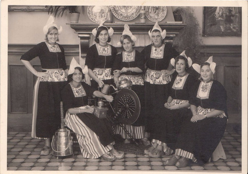 Volendam Holland Antigua Postal Foto Mujeres Trajes Tipicos