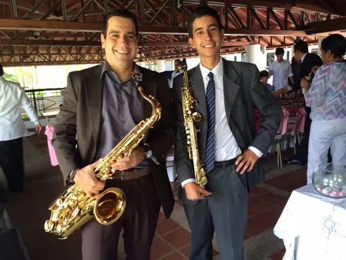 Saxofonista Eventos Y Orquesta De Trio Bailable Y Discplay