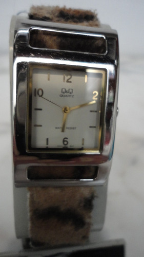 Reloj Dama Q&q Quartz. Acero.