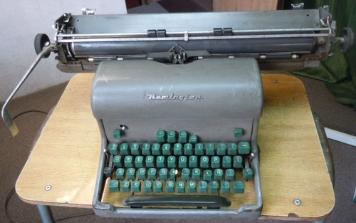 Antigua Máquina De Escribir Remington
