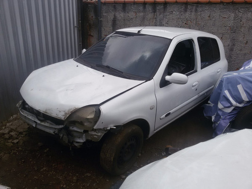 Imagem 7 de 10 de Sucata Clio 2 E 4 Portas Em Peças