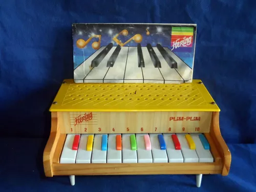 É da sua Época? Quem se lembra ou tinha o Brinquedo Piano Antigo Hering  Plim-Plim em meados anos 70 …