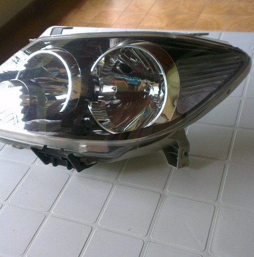 Faro Delantero Izquierdo Toyota Fortuner Ano 2009 Poco Uso.