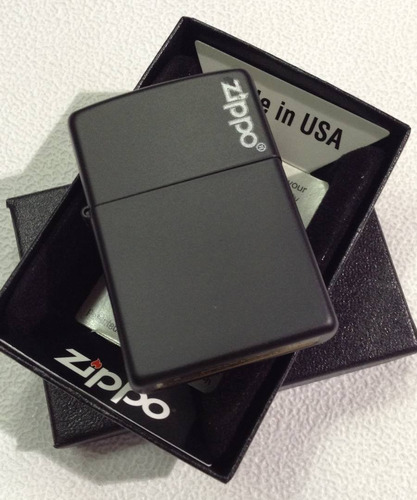Encendedor Zippo Negro Liso Con Logo Made In Usa 28050