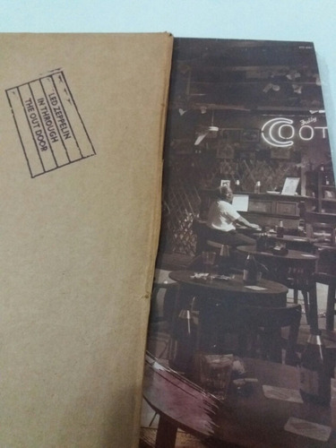 Imagem 4 de 5 de Lp Led Zeppelin In Through The Out Door - Impecável