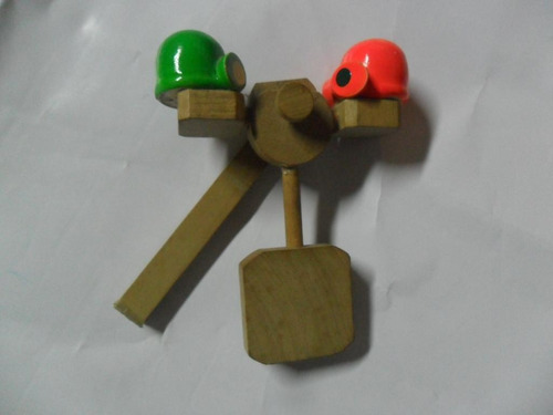 Juguete Juego Pendulo Miniatura Madera Muñequito Muñeco