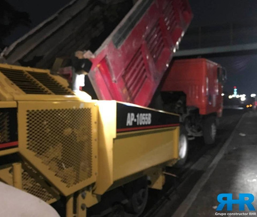 Imagen 3 de 6 de Pavimentadora Cat Ap1055 En Renta Con O Sin Sensores Topcon
