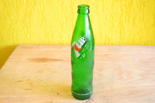 Botella Vacia Tipo Bar Gaseosa Marca 7-up Muy Buen Estado