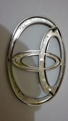 Imagen 2 de 8 de Emblema Persiana Toyota Macho 4.5 De Tornillos Envio Gratis
