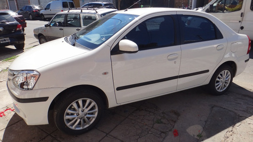 Toyota Etios 4p Combo Baguetas Puertas + Protector Paragolpe