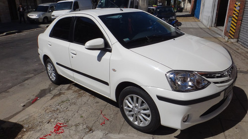 Toyota Etios 4p Combo Baguetas Puertas + Protector Paragolpe