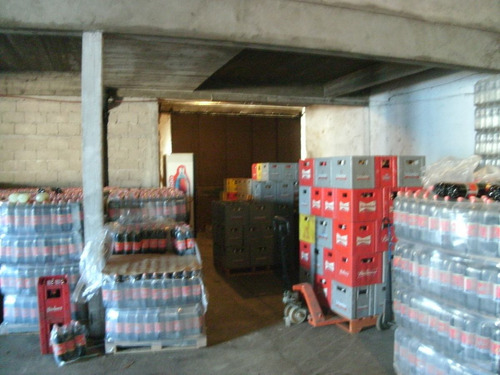 Galpón En Esq. Con Dos Salidas A Avenidas 230m2 Imperdible!!