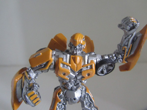 Transformers Bumblebee Autobot Articulable Bombolbi Parado