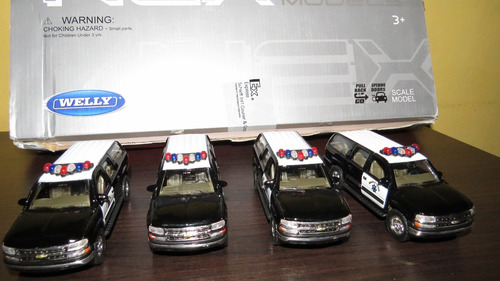 Perudiecast Chevrolet Chevy Suburban Police 2001 Welly 1:36