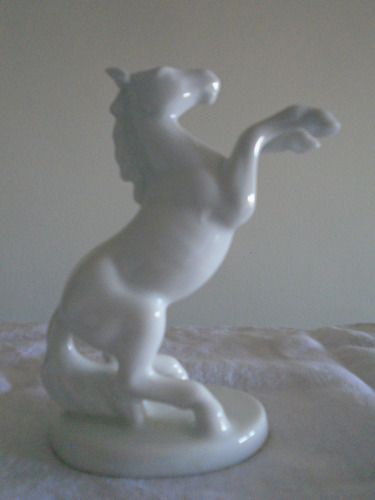 B. Passado - Cavalo Miniatura Em Porcelana Branca Austríaca