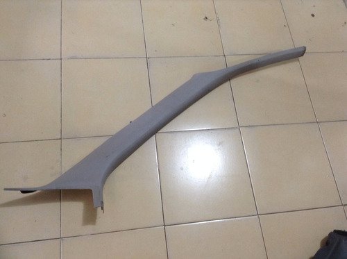 Moldura Superior Puerta Delantera Derecha Focus Sedan 00-04