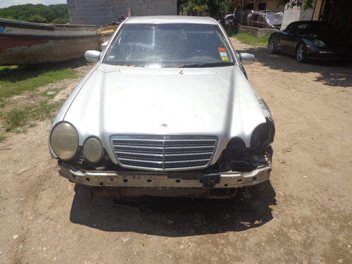 Vendo Mercedes Benz, Modelo E320, Año 2000, Diesel Por Pieza