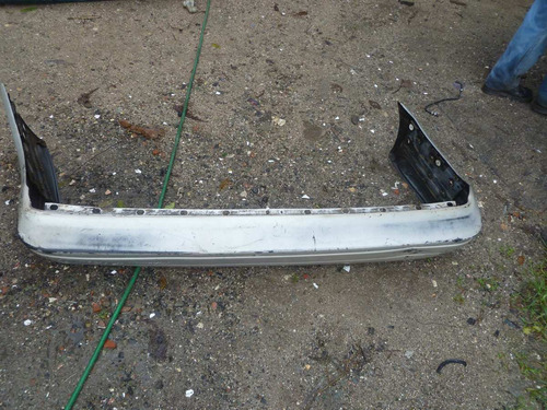 Vendo Defensa Trasera De Nissan Maxima ,año 1987