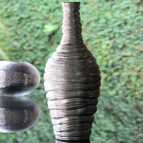 Imagem 2 de 5 de Garrafa / Vaso Em Cerâmica Prata - Bu101