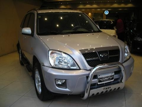 Imagen 3 de 6 de Defensa Chery Tiggo Cromada